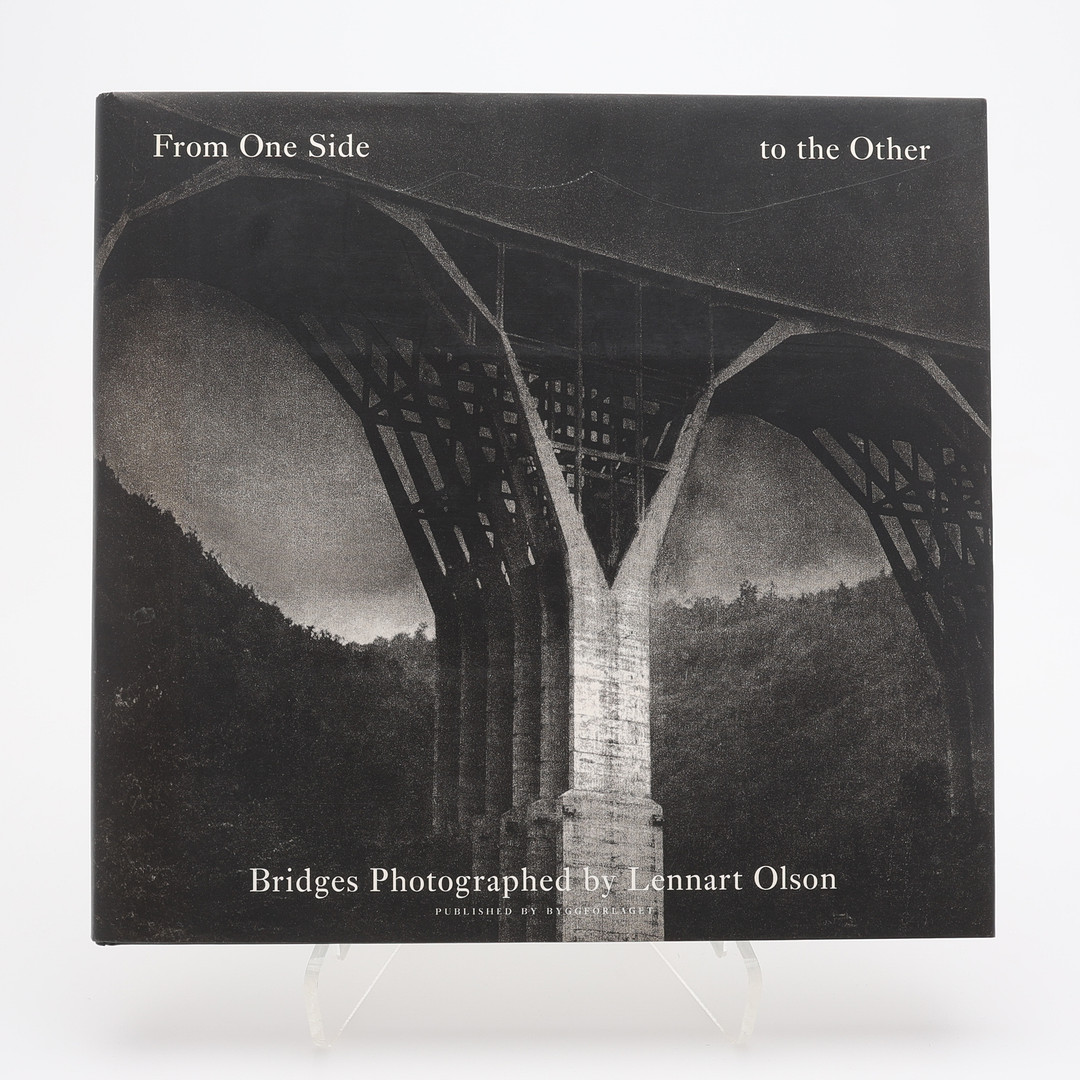 FOTO. DEN SVENSKE FOTOGRAFEN LENNART OLSONS "FROM ONE SIDE TO THE OTHER" I FÖRSTA UPPLAGAN, 2000.