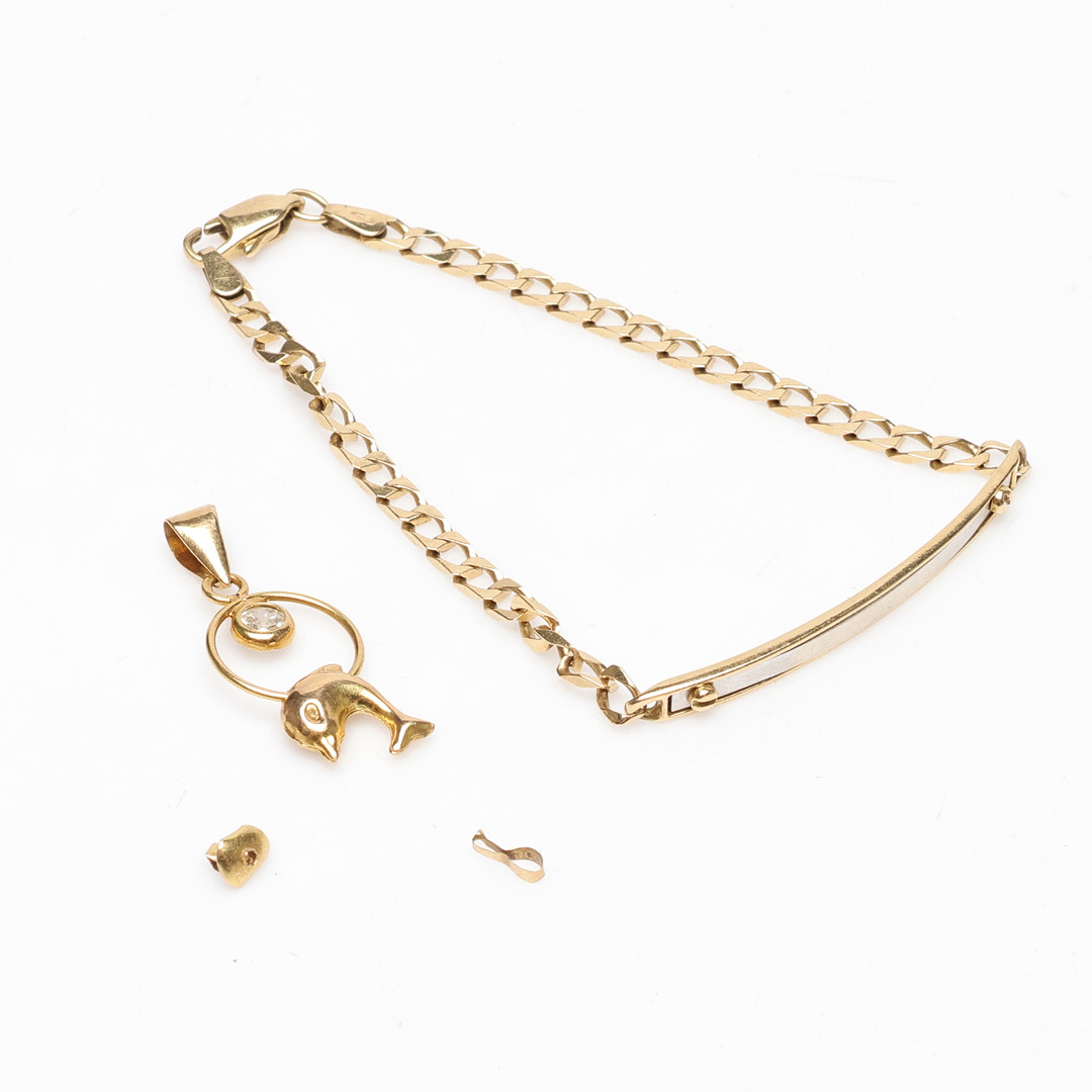 SMYCKEN/SKROT, guld, 18k, fyra delar, ca 8,7 gram.