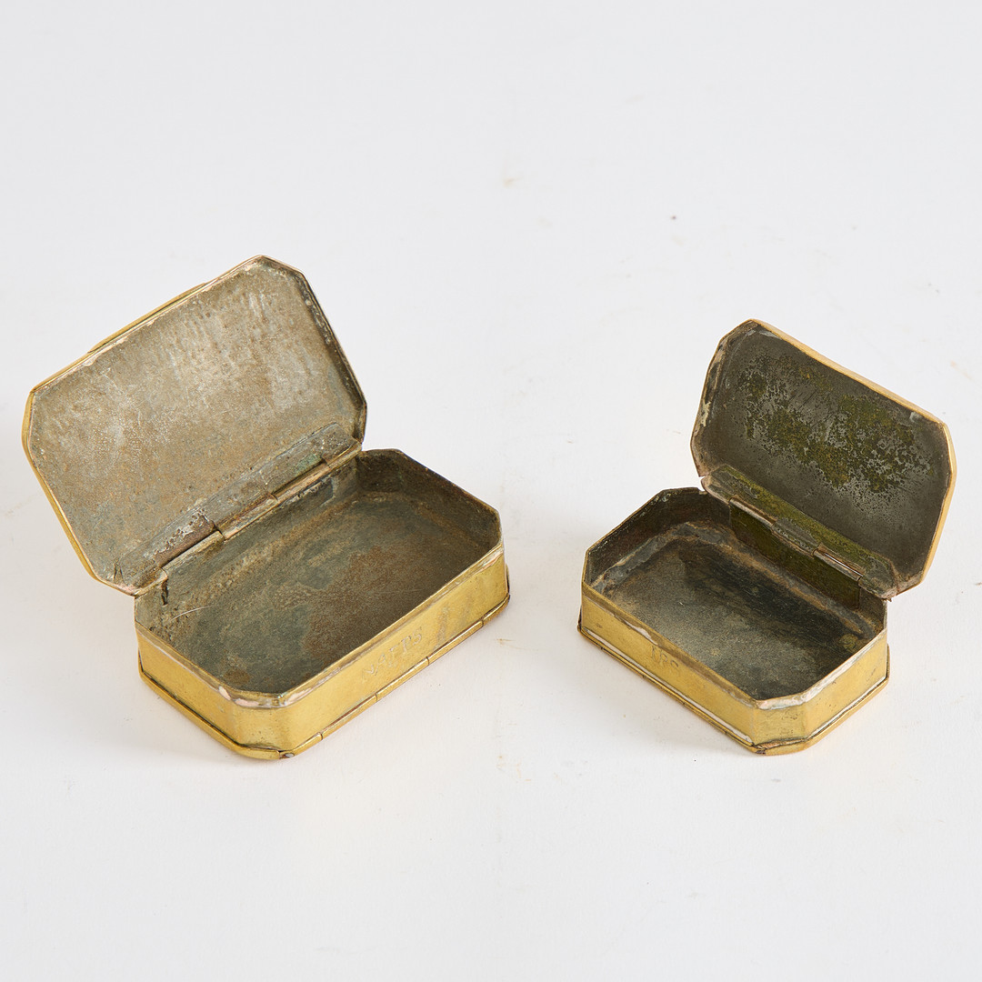 PUDERDOSOR, två stycken, mässing, 17-1800-tal.