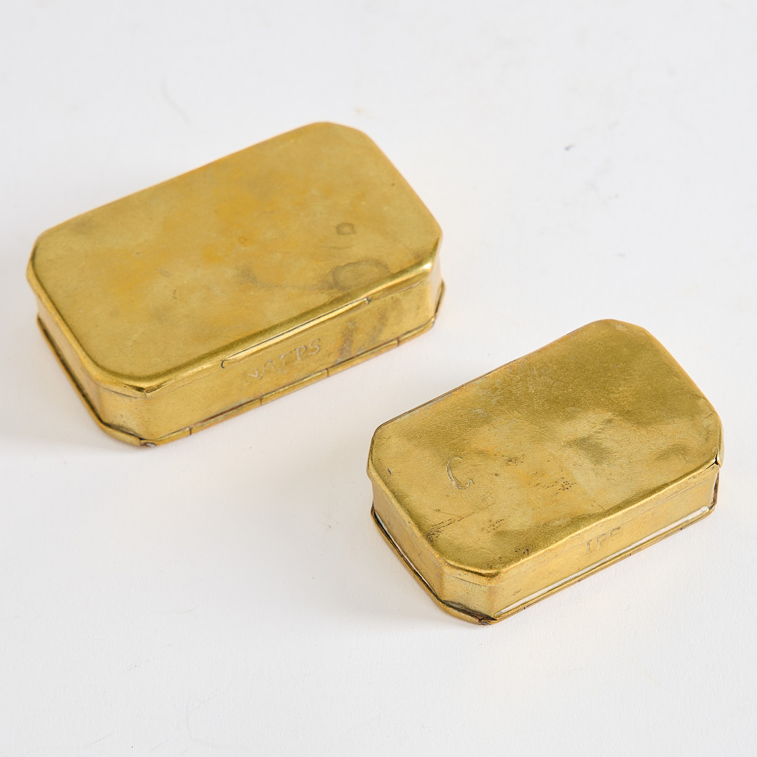 PUDERDOSOR, två stycken, mässing, 17-1800-tal.