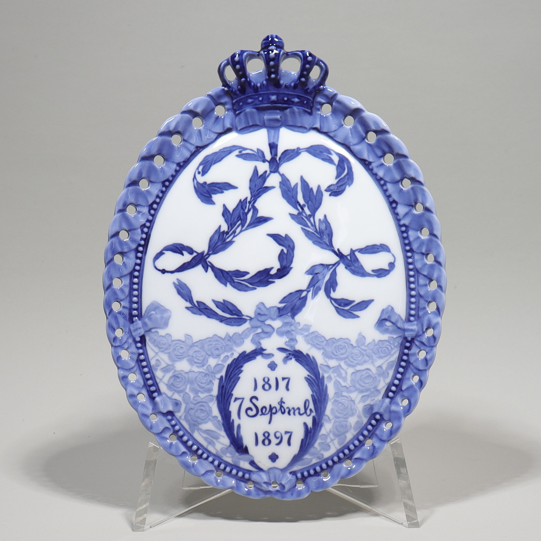 ARNOLD KROG. väggrelief, Royal Copenhagen, till minne av Drottning Louise´s 80-årsdag, 1817 - 1897.