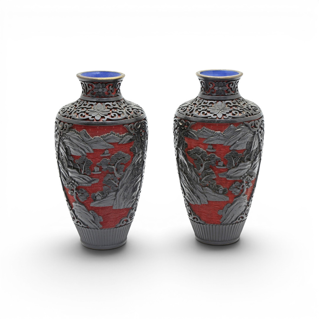 Pair of Chinese vases in cinnabar lacquer simile, 20th Century.