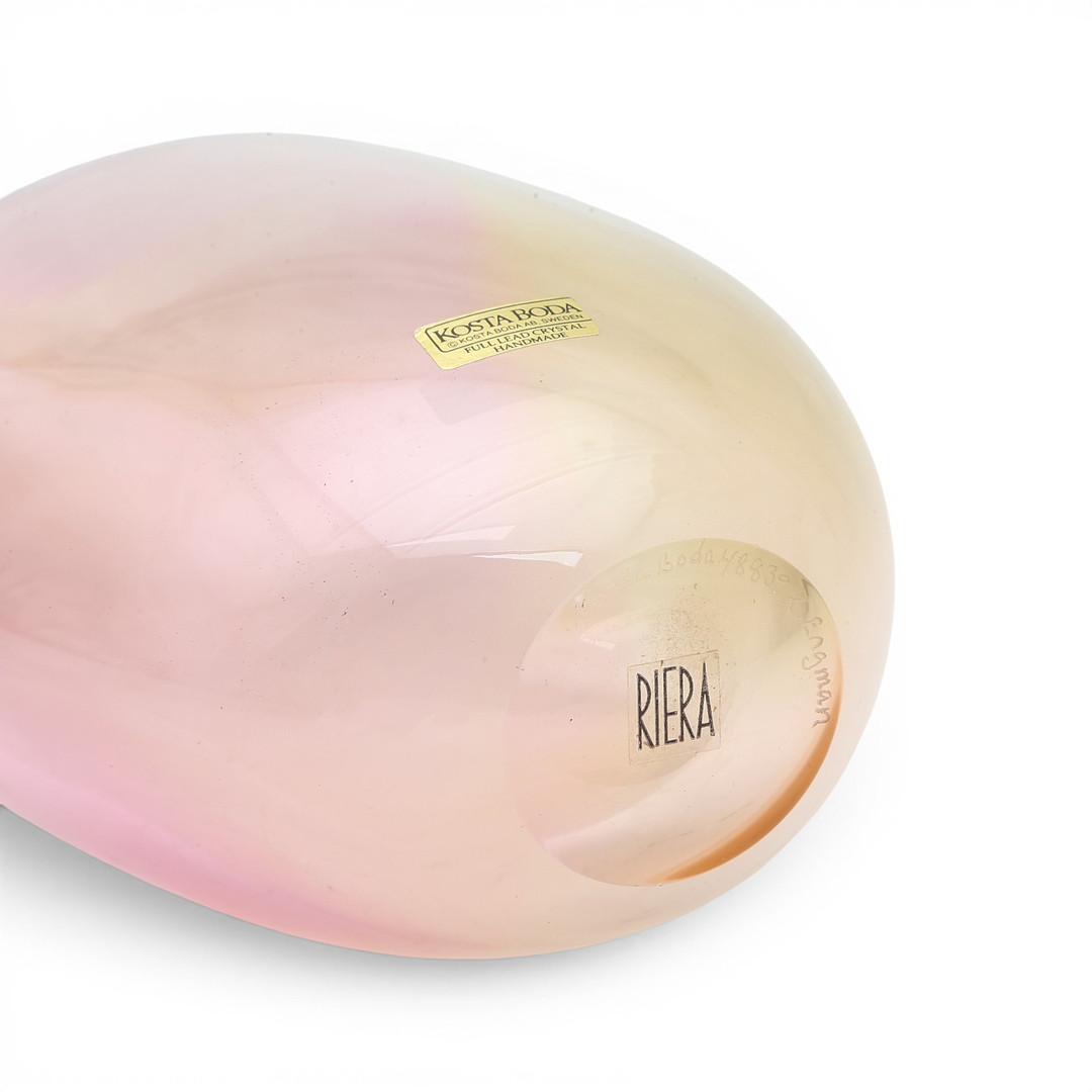 KJELL ENGMAN. "Fidji" vase in polychrome glass by Kosta Boda, 20th Century.