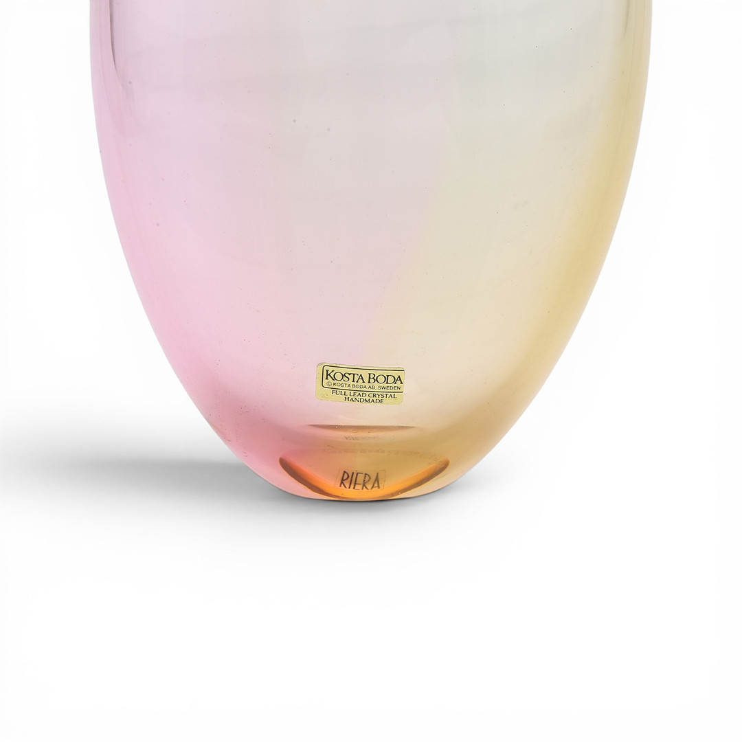 KJELL ENGMAN. "Fidji" vase in polychrome glass by Kosta Boda, 20th Century.