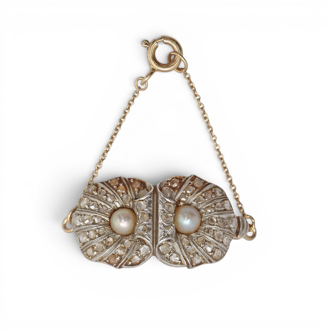 Art Deco pearls choker with diamonds shell-style clasp, circa 1930.