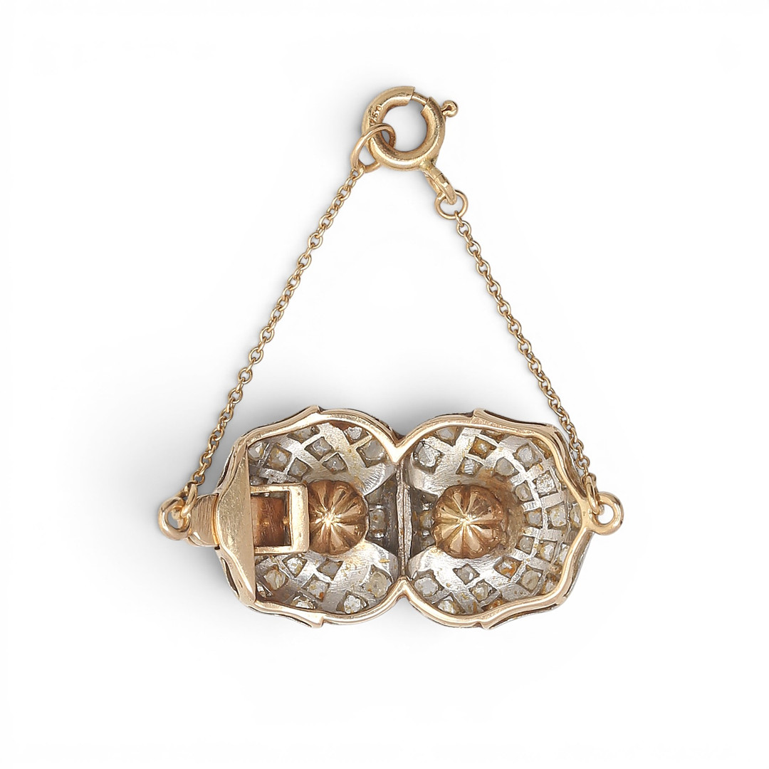 Art Deco pearls choker with diamonds shell-style clasp, circa 1930.