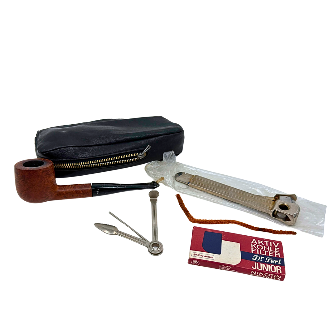 KONVOLUT EINER PETERSON PFEIFE MIT ETUI UND ZUBEHÖR.