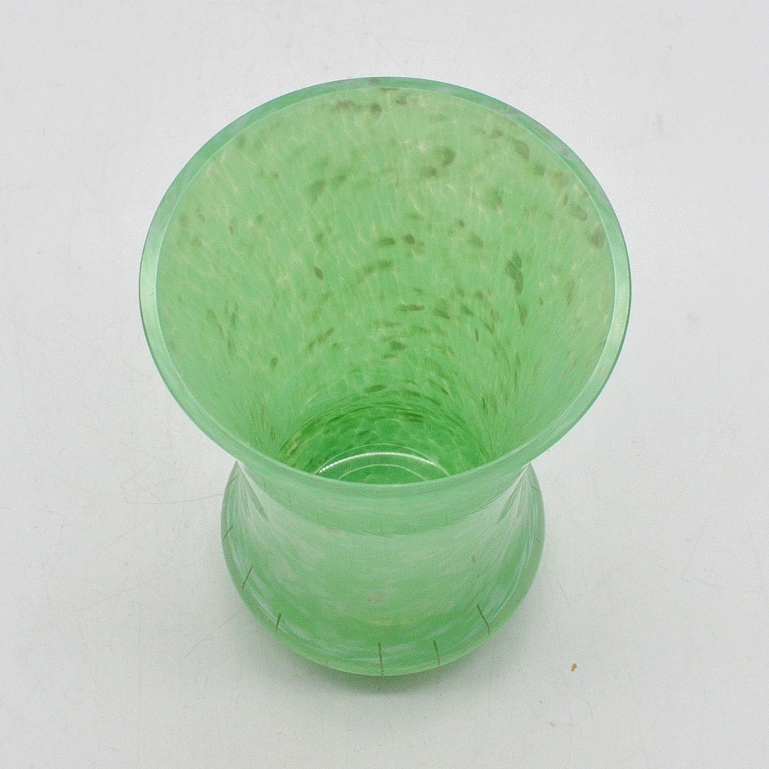 DESIGNER GLAS, GLAS, MARMORIERT, KELCHFORM, MITTE 20. JAHRHUNDERTS.