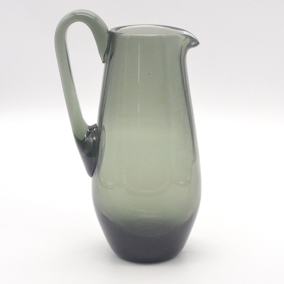 ERNST FRIEDRICH. FRIEDRICH GLAS, DESIGNER KARAFFE, RAUCHGLAS, UM 1970ER.
