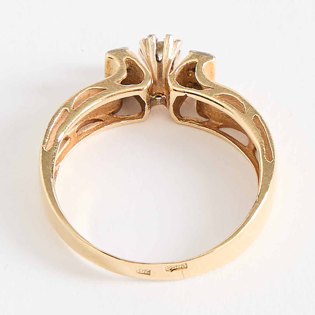 RING, guld 14K och briljantslipade diamanter.