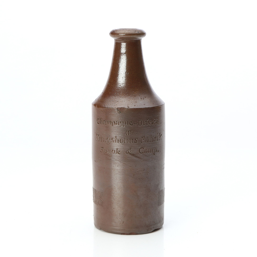 FLASKA. Glaserat stengods. "Champagne-Dricka Af Kungsholms Fabrik, Spaak & Comp.".