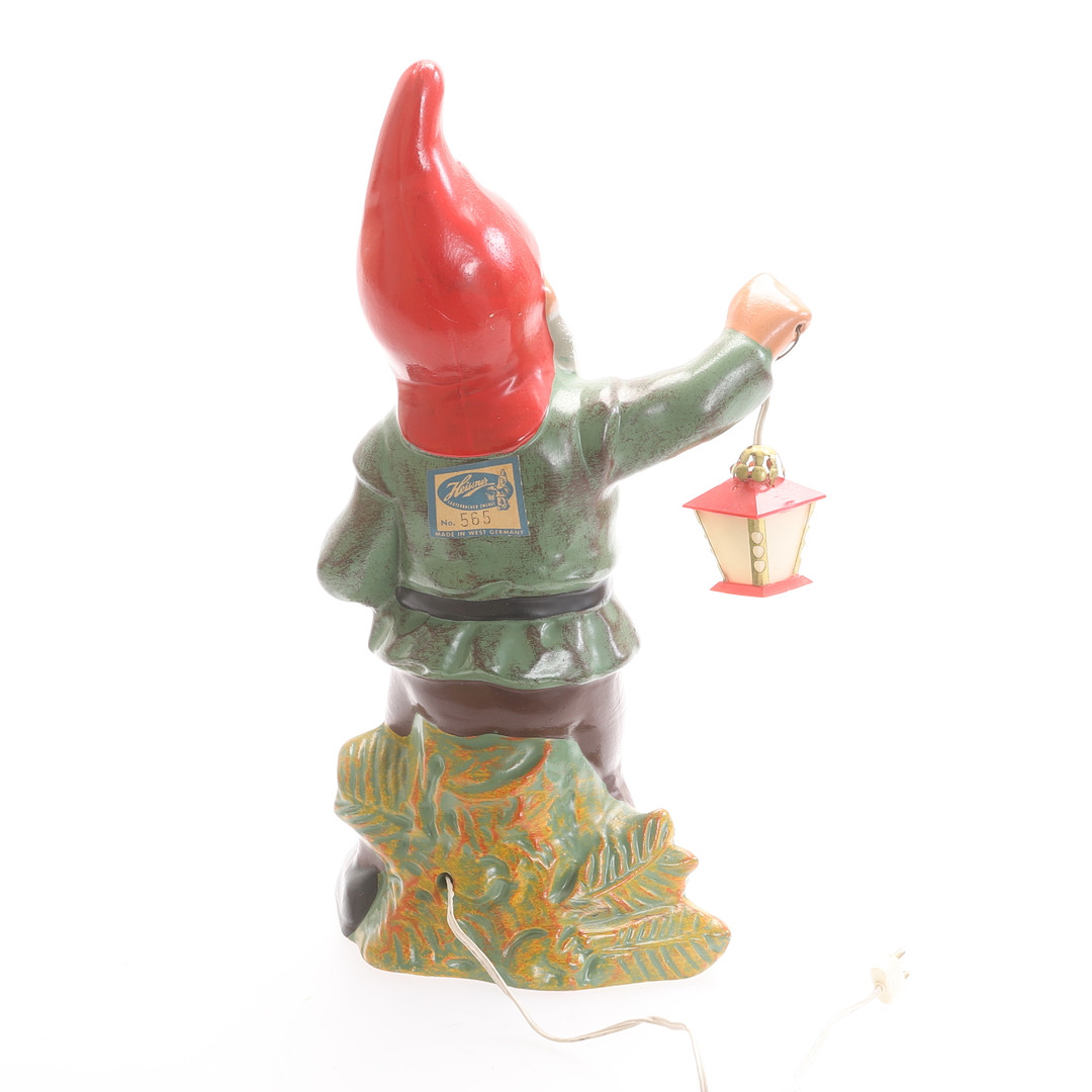 TOMTE MED LYKTA, keramik, Heissner, Tyskland.