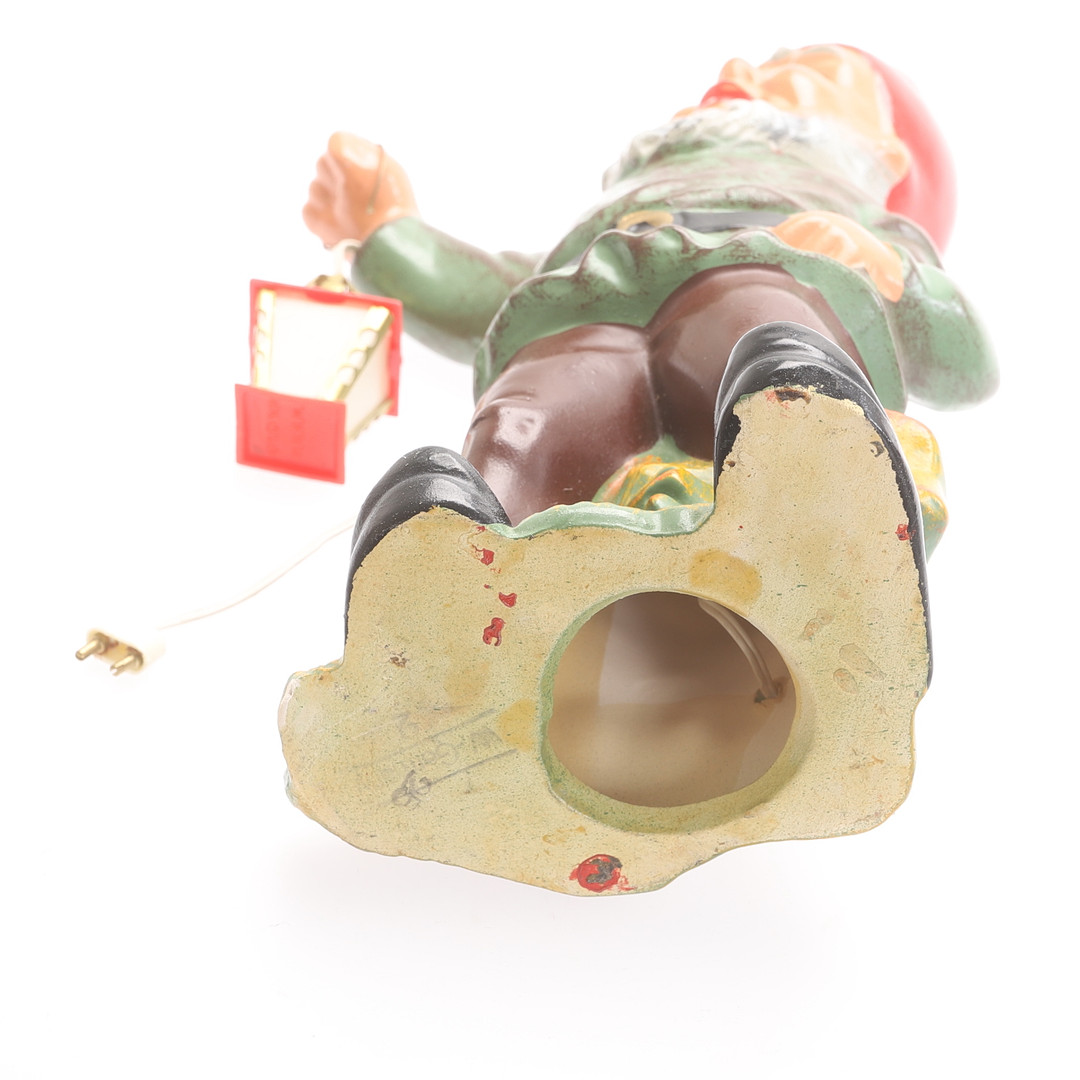TOMTE MED LYKTA, keramik, Heissner, Tyskland.