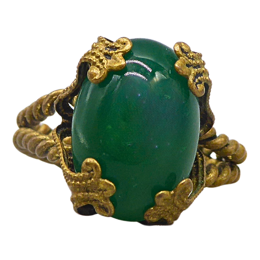 RING MIT GRÜNEM STEIN.
