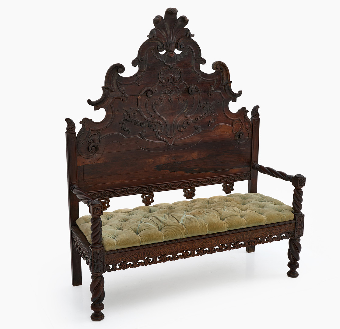 SALONGSSOFFA, barockstil, troligen Sydeuropa, 1800-talets andra hälft, valnöt, rikligt träskuren dekor, lös sits i grön velourklädsel.