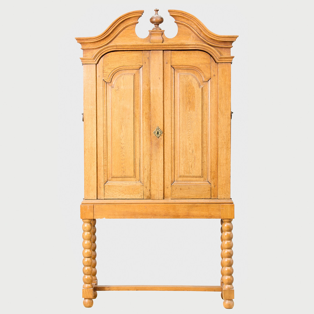SKÅP. Senbarock, 1700-talets mitt.