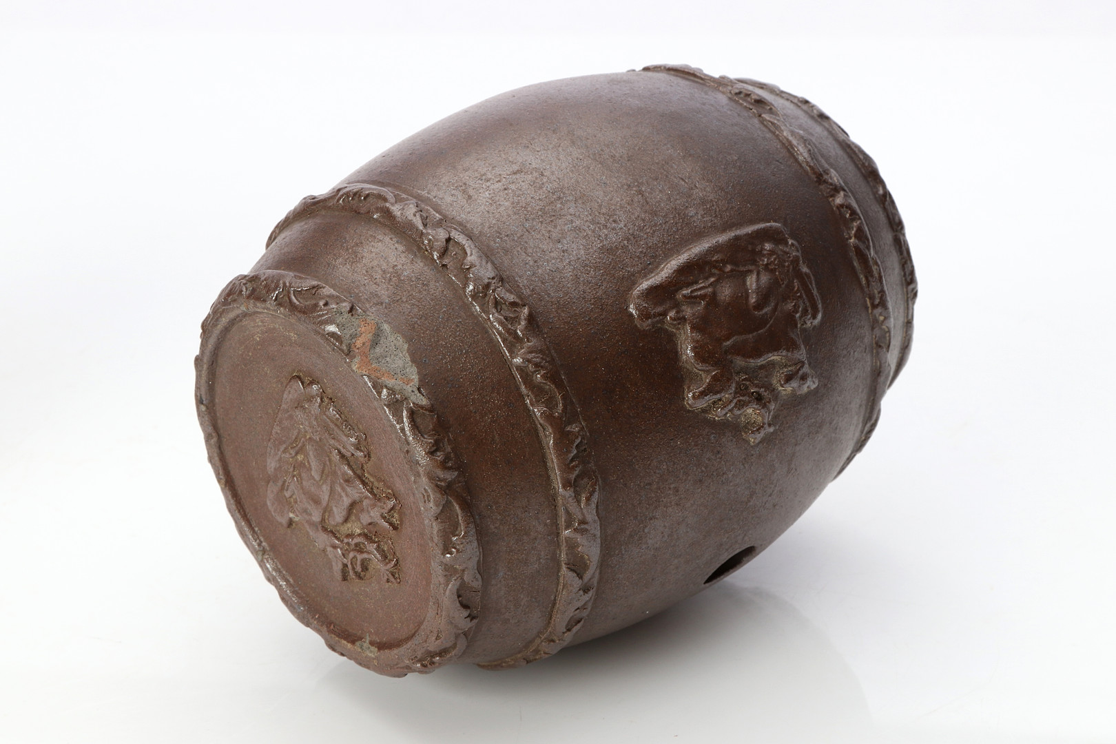 HÖGANÄS, TRE DELAR. Saltglaserat stengods. I form av tunnor m.m. 18/1900-tal.