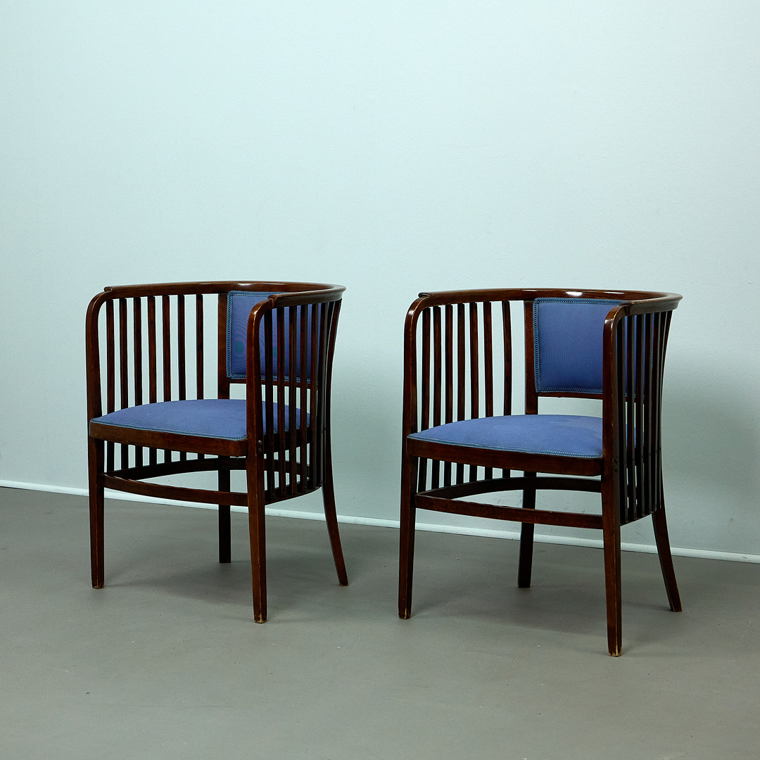 MARCEL KAMMERER. Thonet, zwei Sessel / Lounge Chair, Buche, Stoff, 1910er Jahre, Österreich (2).