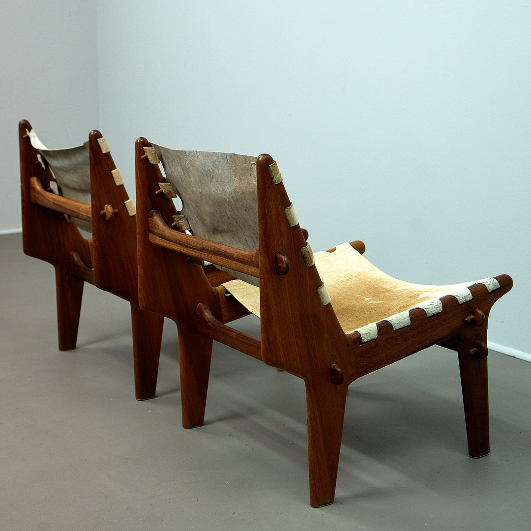 ANGEL PAZMINO. für Muebles de Estilo. Zwei Lounge Chairs / Safari Chairs, Modell „Cotacachi“, Holz, Leder, Ecuador (2).