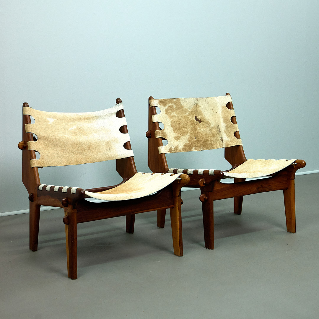 ANGEL PAZMINO. für Muebles de Estilo. Zwei Lounge Chairs / Safari Chairs, Modell „Cotacachi“, Holz, Leder, Ecuador (2).