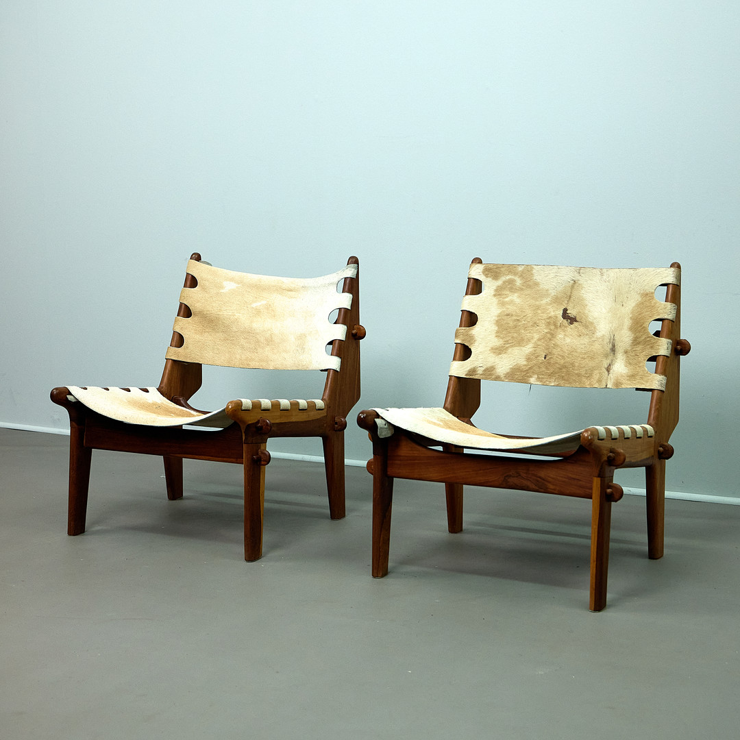 ANGEL PAZMINO. für Muebles de Estilo. Zwei Lounge Chairs / Safari Chairs, Modell „Cotacachi“, Holz, Leder, Ecuador (2).