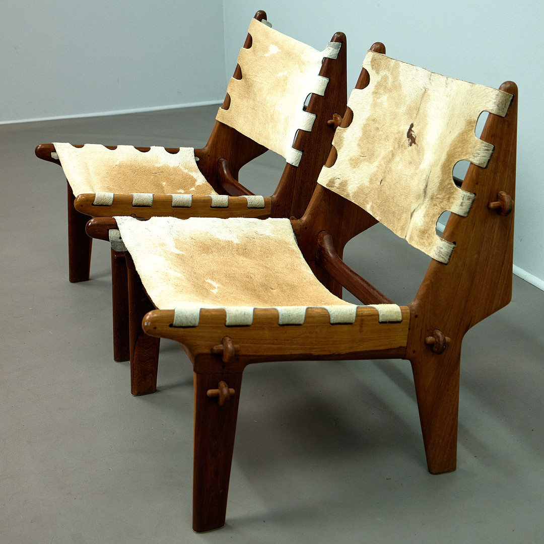 ANGEL PAZMINO. für Muebles de Estilo. Zwei Lounge Chairs / Safari Chairs, Modell „Cotacachi“, Holz, Leder, Ecuador (2).