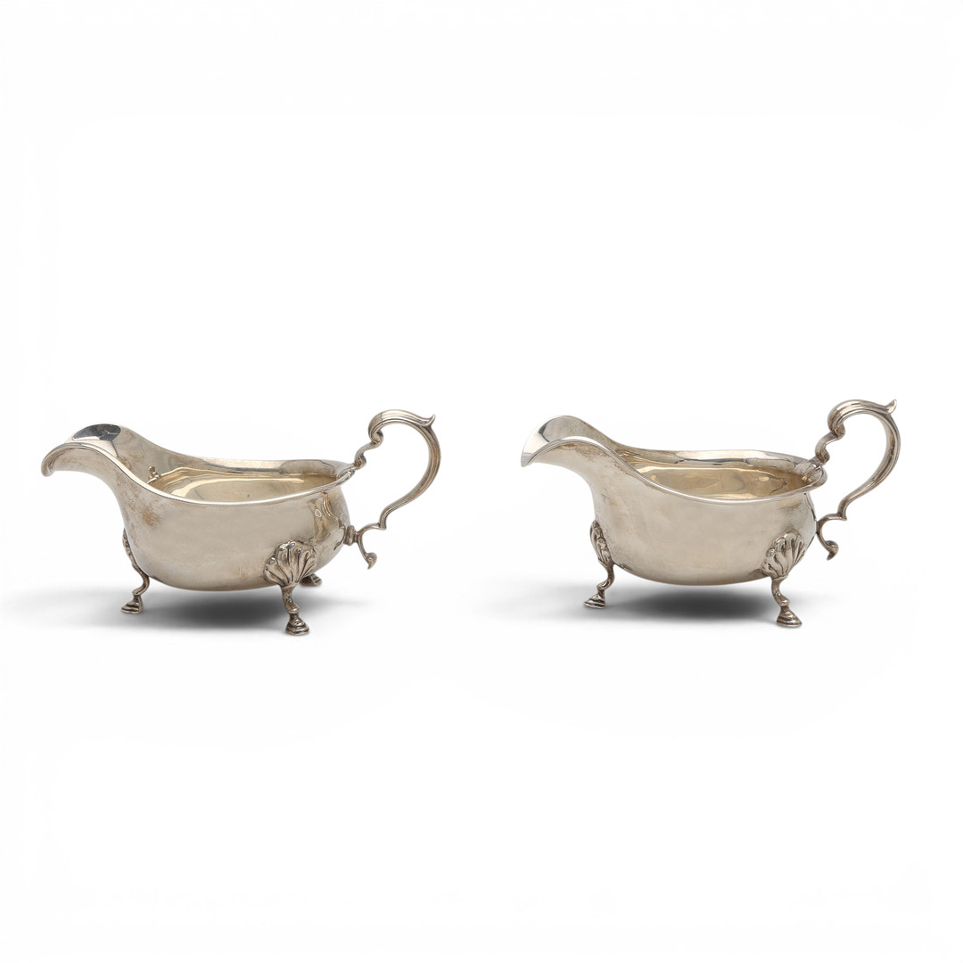 Pair of sauce boats by E. S. Barnsley & Co. in Birmingham silver, circa 1912.