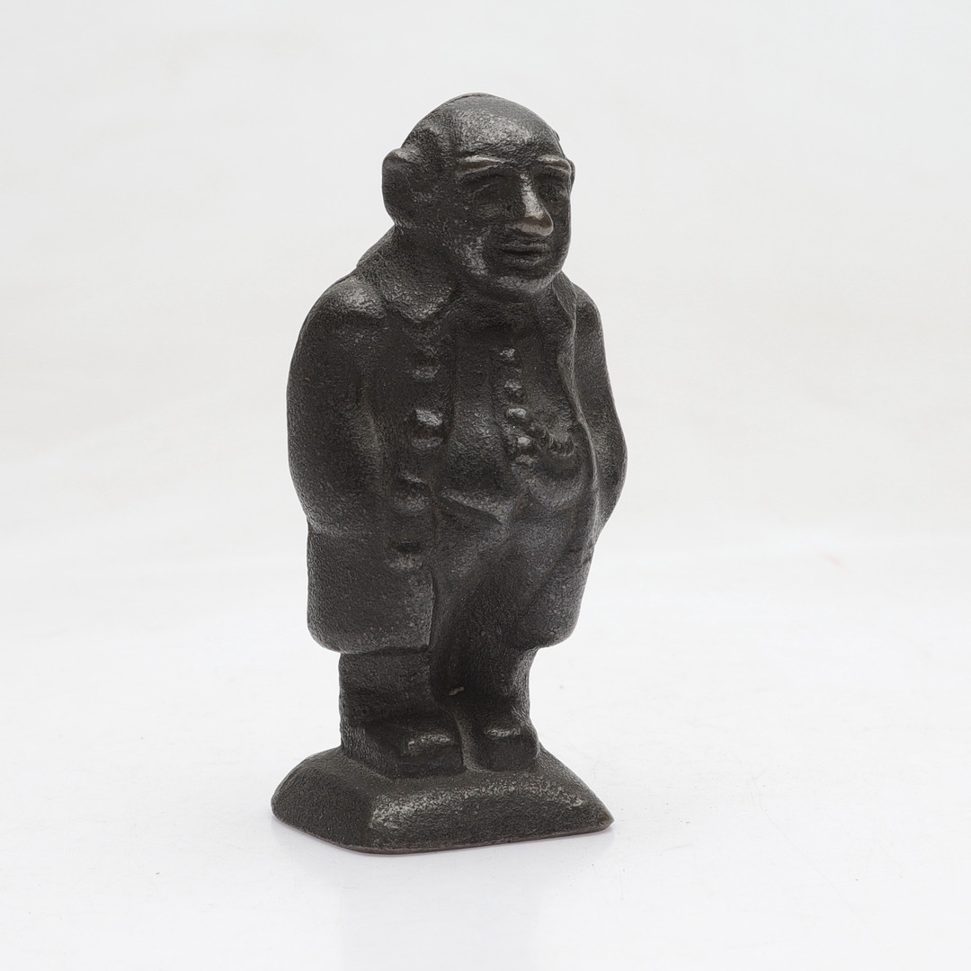 SKULPTUR, gjutjärn, gubbe, märkt KG, 1900-tal.