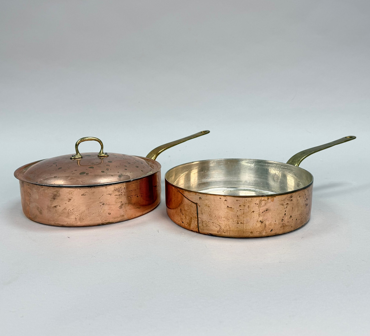 TRAKTÖRPANNOR - 2 st Koppar med mässing handtag, Dala, Made in Sweden.