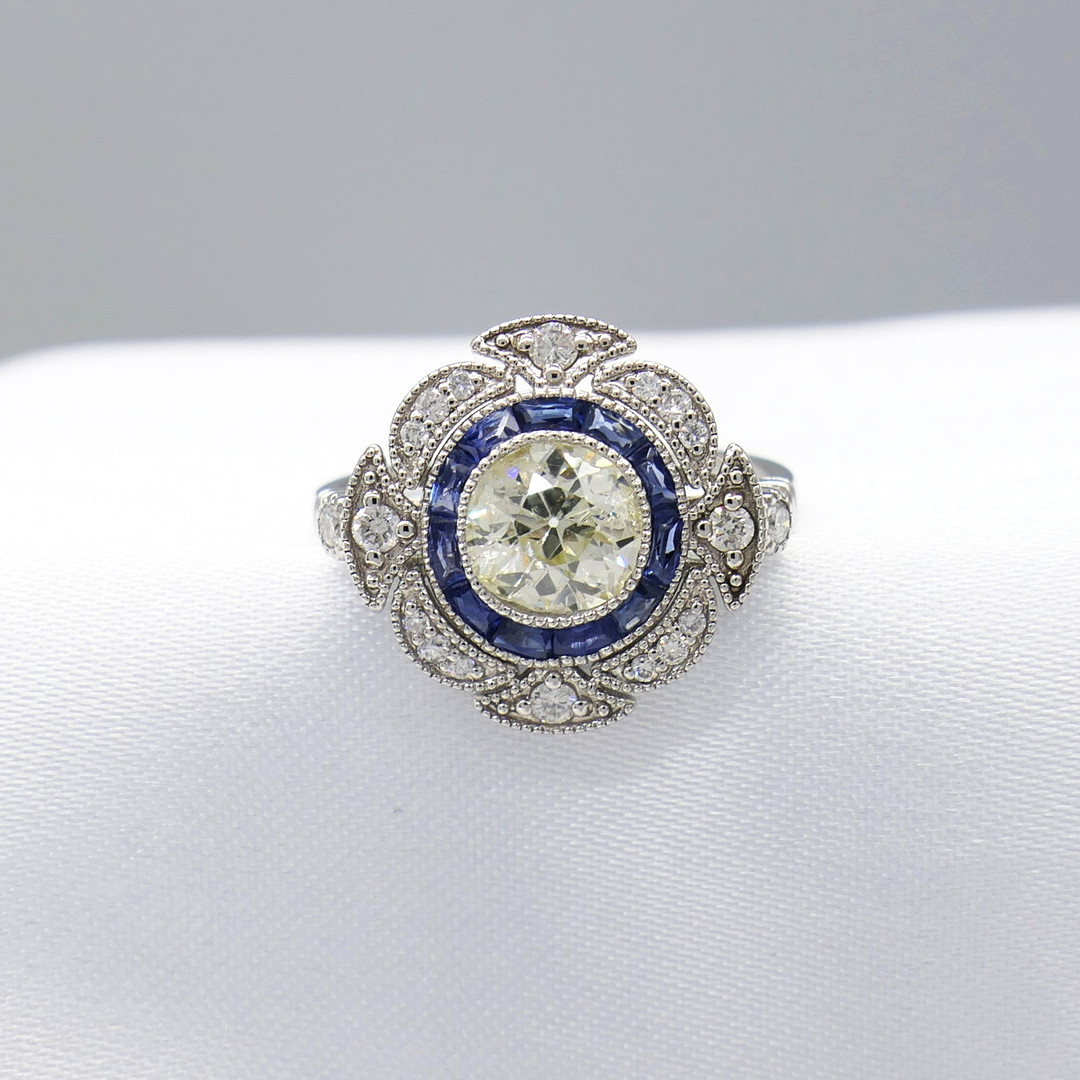 EXCITING DIAMOND & SAPPHIRE ring.