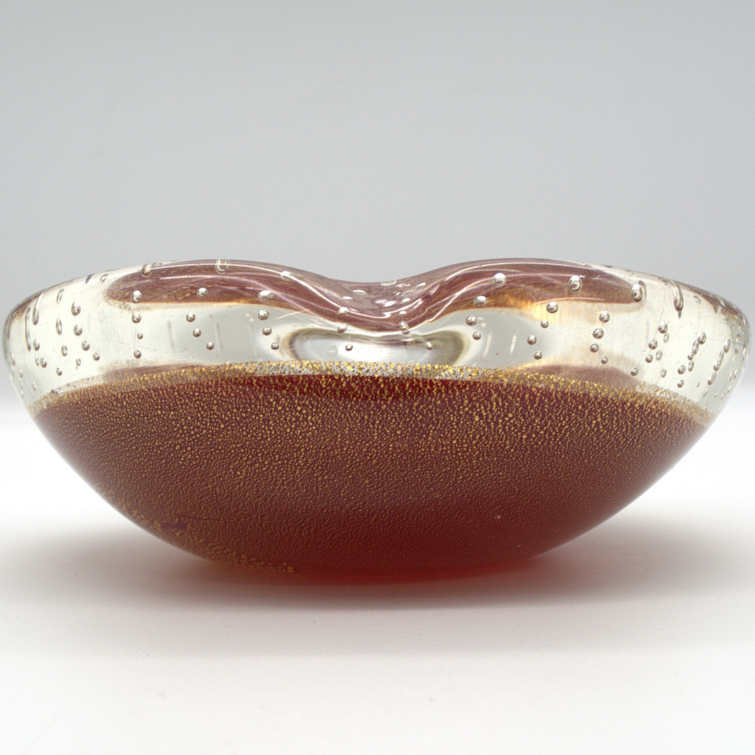 ARCHIMEDE SEGUSO. MURANO-GLASSCHALE, MIT GOLDSTAUB PANNELN UND LUFTEINSCHLÜSSEN ITALIEN, UM 1950.