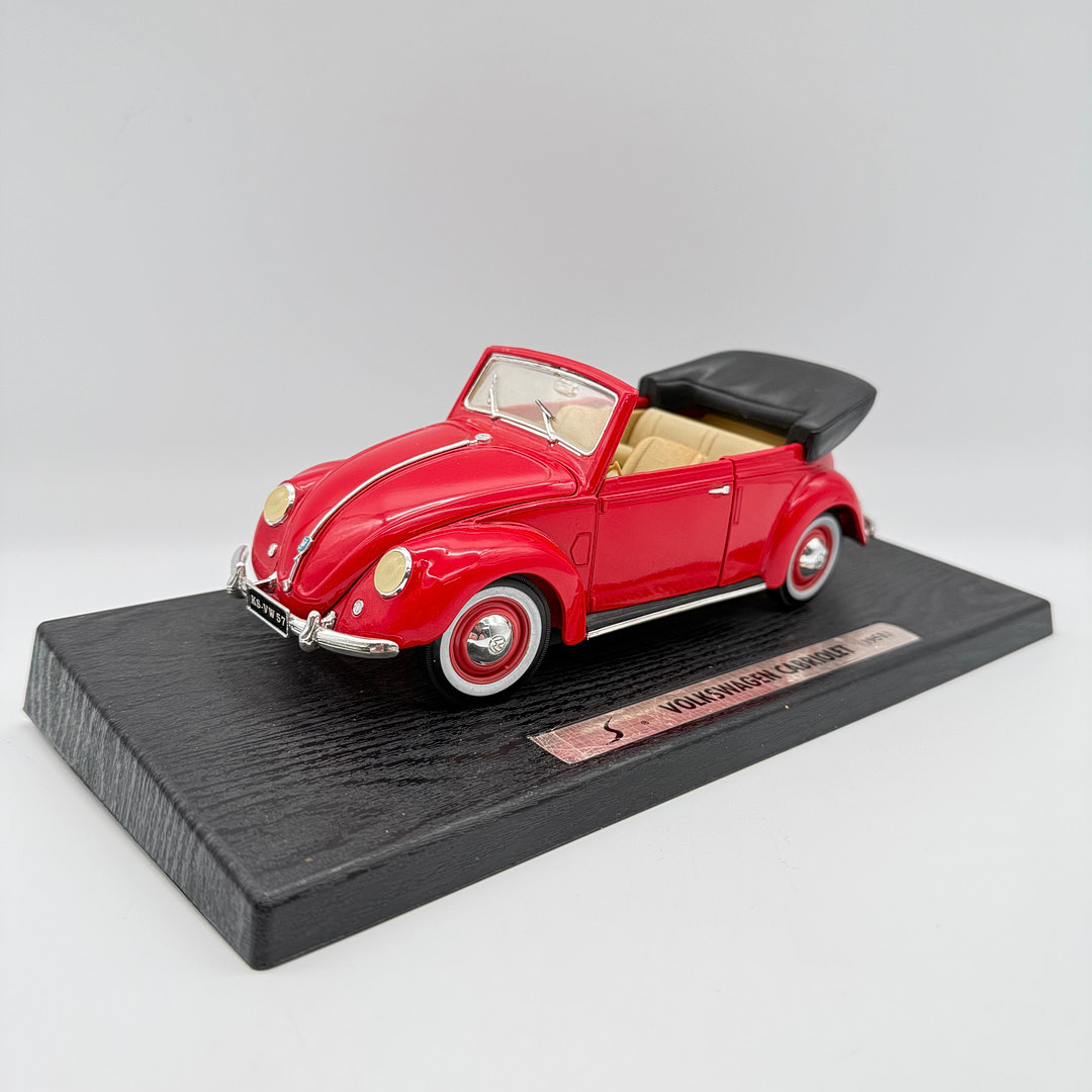 MAISTO MODELLAUTO VW VOLKSWAGEN KÄFER BEETLE CABRIOLET 1951 1:18.