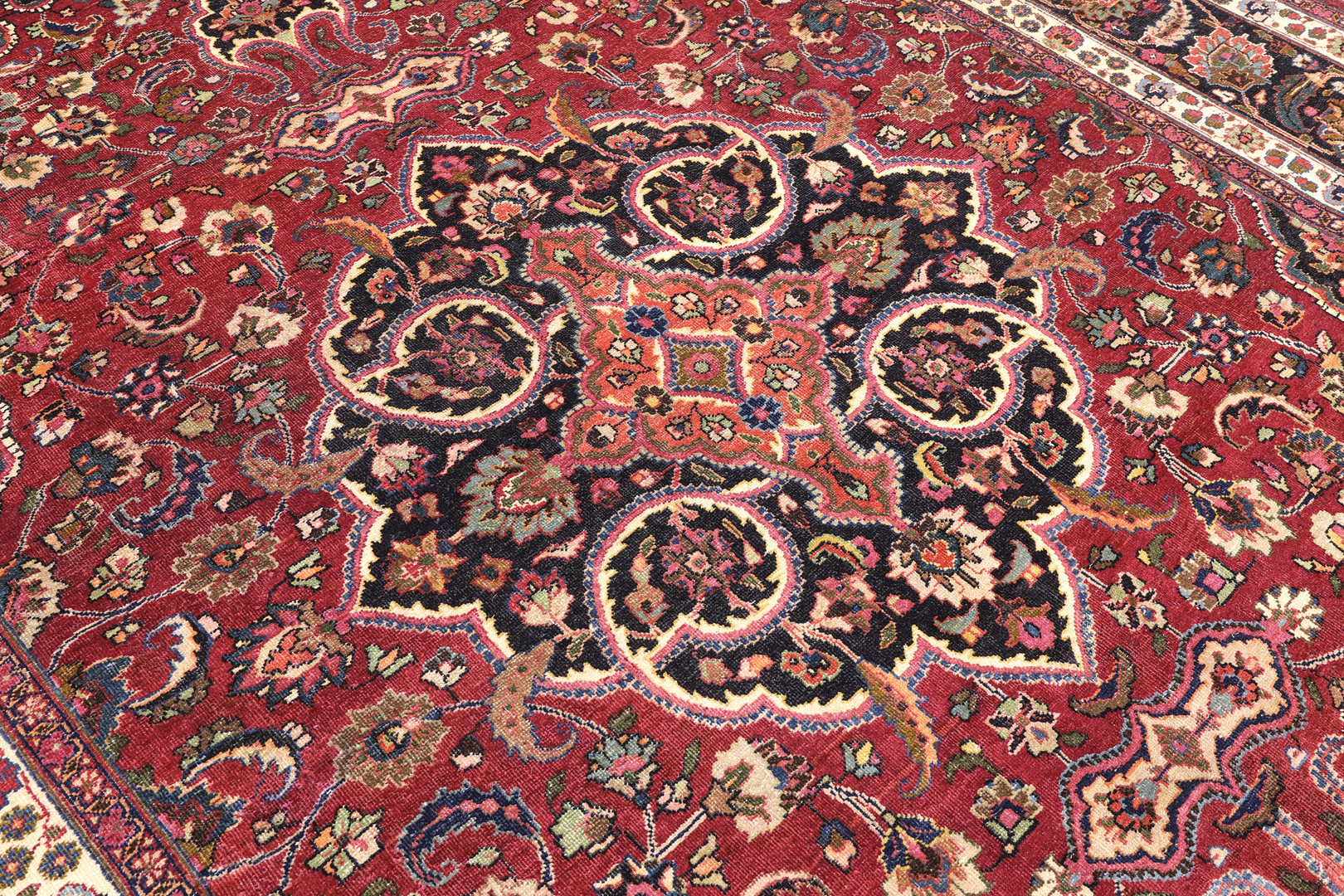 ORIENTMATTA. Vintage - patinerad, 362 x 248 cm.