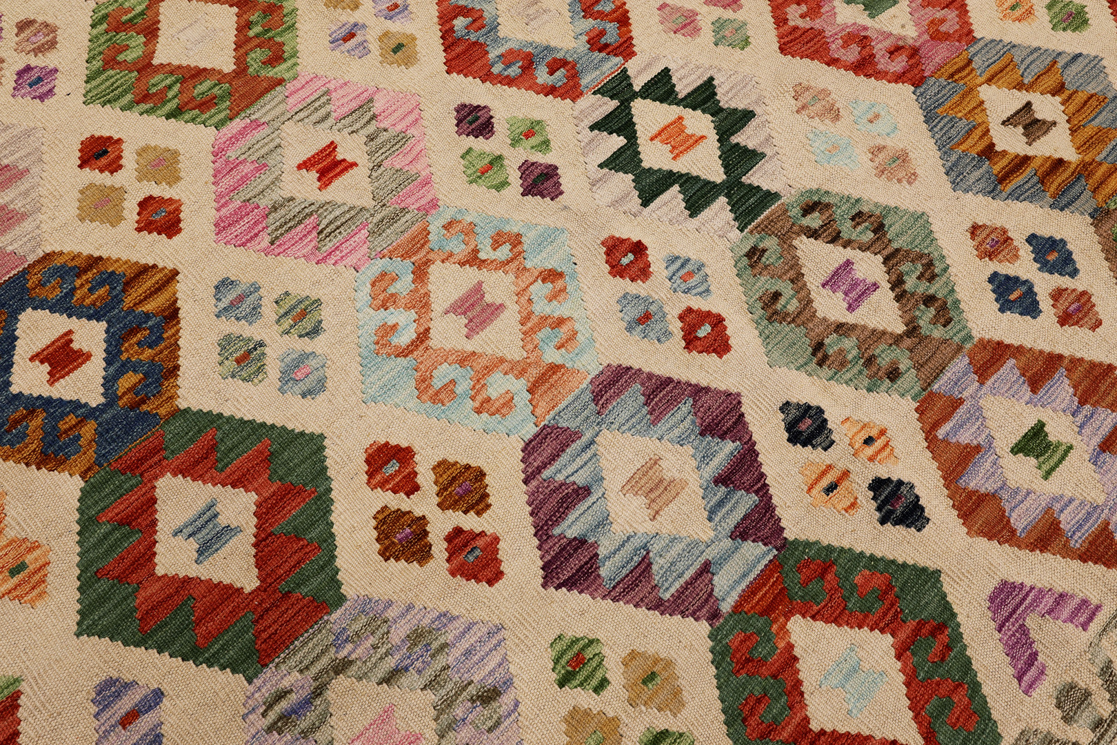 ORIENTMATTA. Kelim klassisk design, 291 x 253 cm.