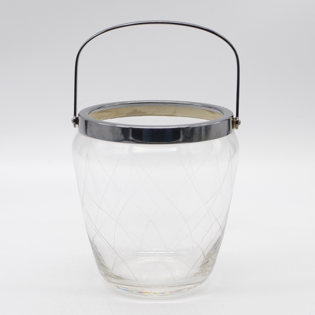 WMF, EISWÜRFELBEHÄLTER, GLAS MIT VERSILBERTER FASSUNG, UM 1960.