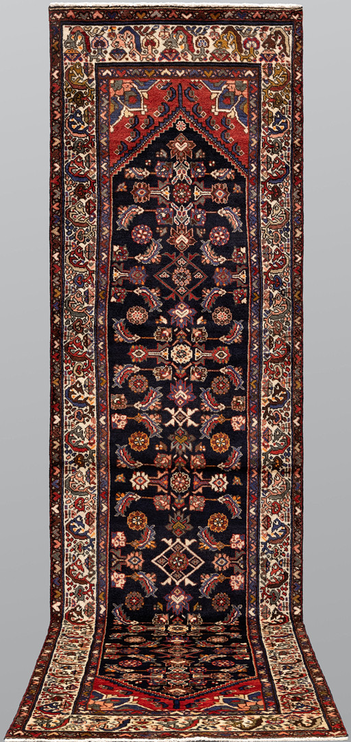 ORIENTMATTA. Hamadan gallerimodell, 385 x 105 cm.