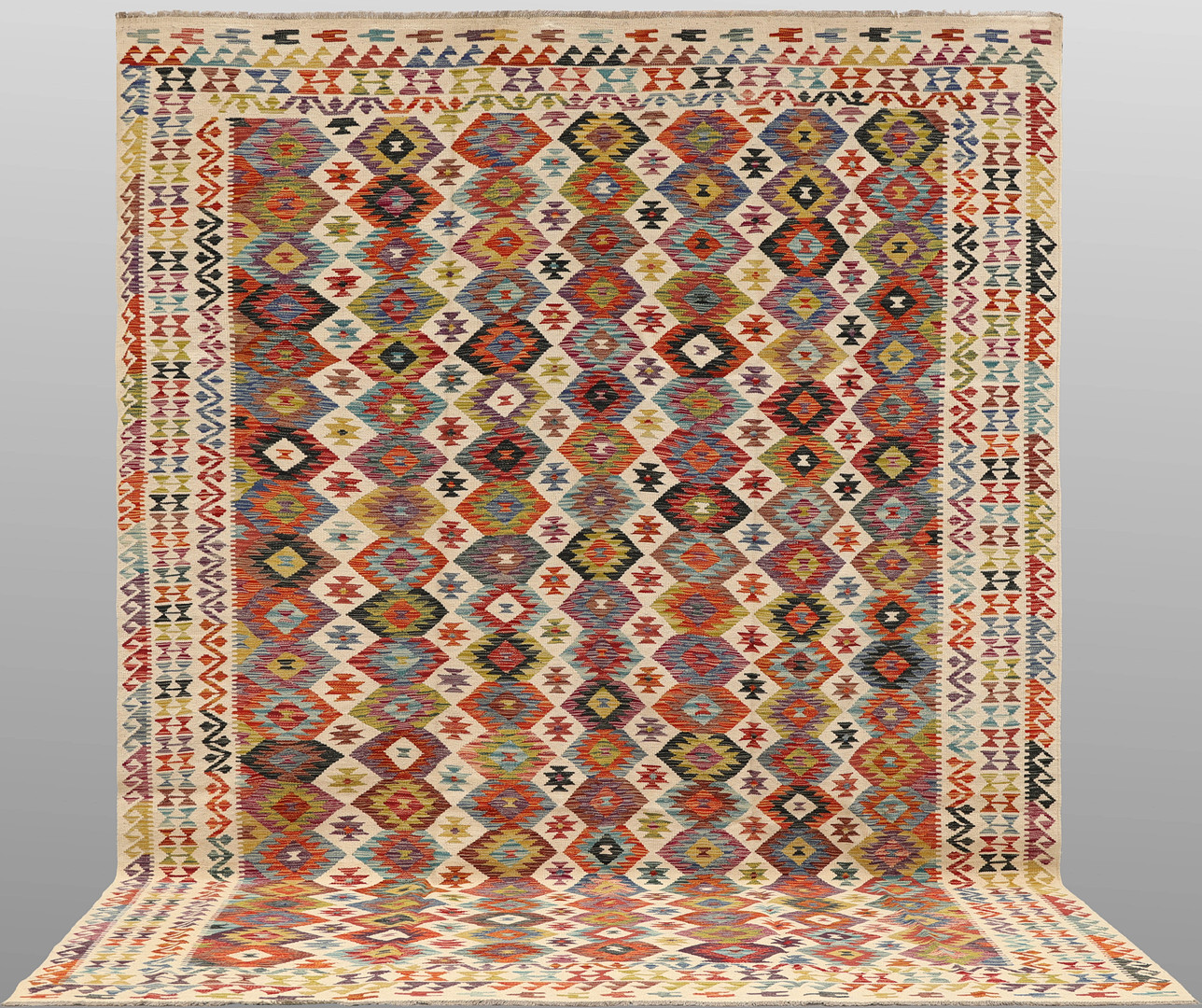 ORIENTMATTA. Kelim klassisk design, 350 x 251 cm.