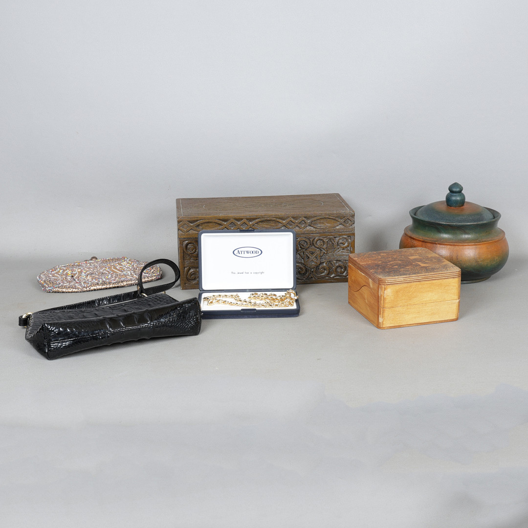 TWO WOODEN BOXES, A FRENCH BEAD PURSE, A LADIES HANDBAG, A COSTUME BRACELET AND NECKLACE BY ATTWOOD & SAWYER ETC. (QTY).