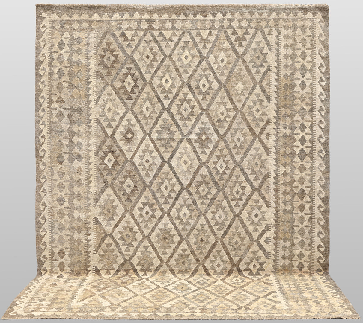 ORIENTMATTA. Kelim naturfärgad, 295 x 209 cm.