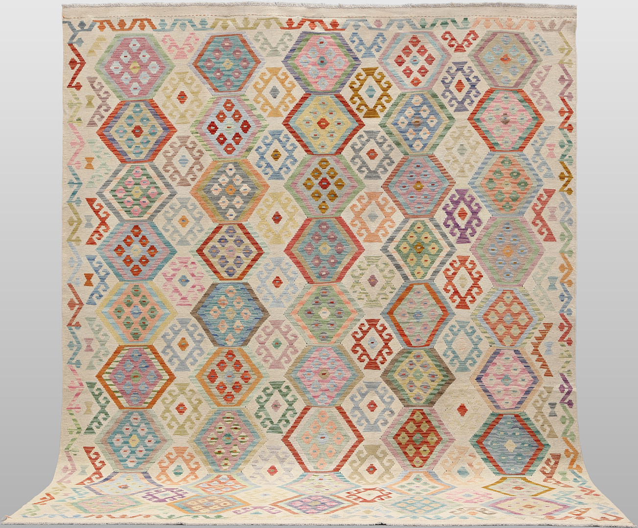 ORIENTMATTA. Kelim klassisk design, 299 x 245 cm.