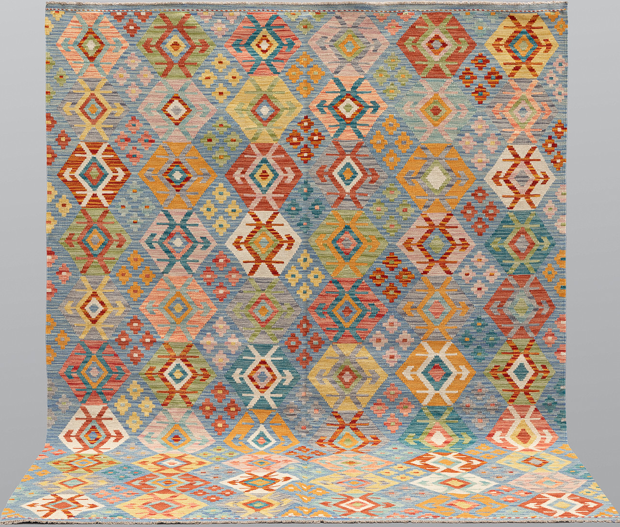 ORIENTMATTA. Kelim klassisk design, 246 x 177 cm.