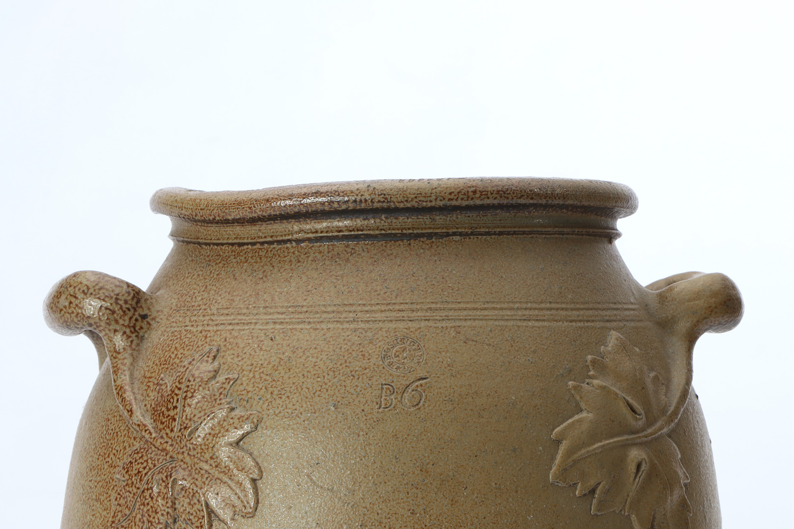 HELSINGBORG, KRUS. Glaserad keramik. Märkt B6. 1798-1830.