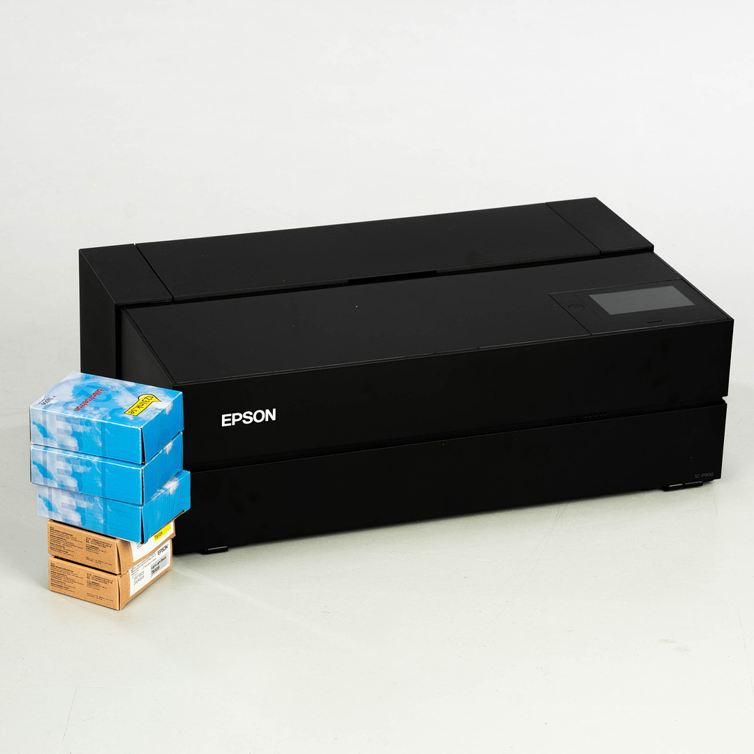 SKRIVARE, Epson SureColor SC-P900, modell K371A, med 5 bläckpatroner. (6 delar).