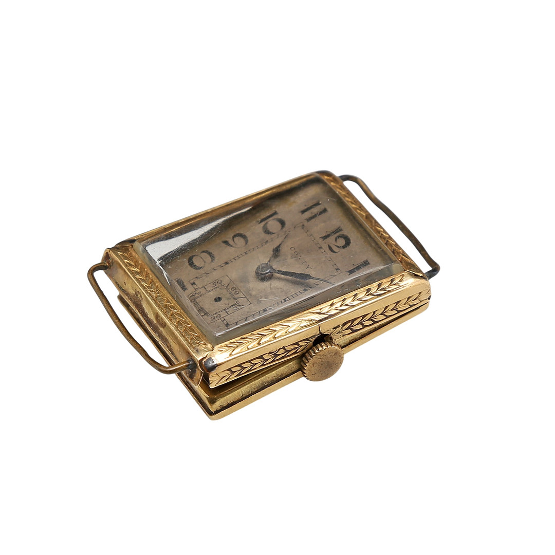Art Déco Conty watch case in gold, circa 1930.