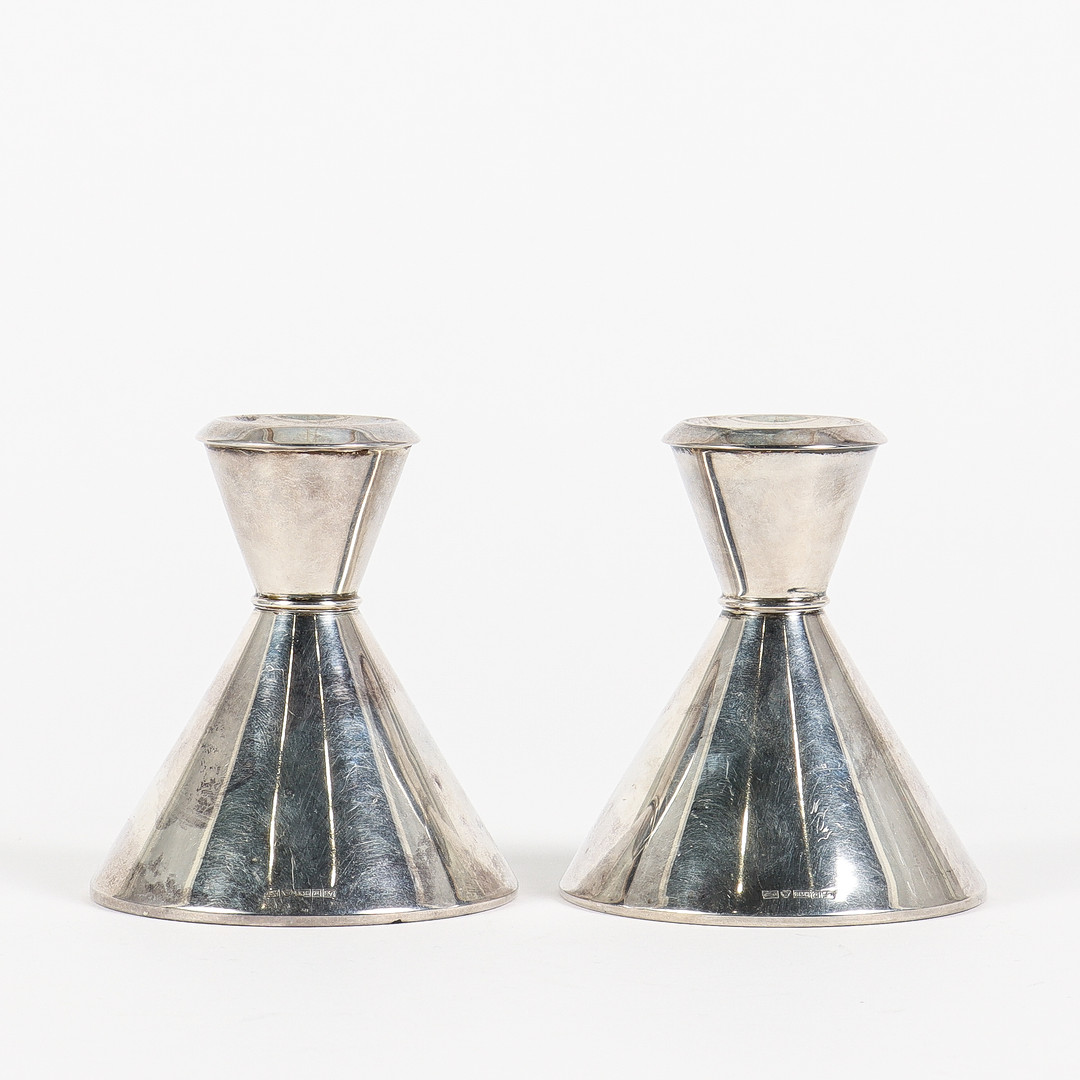 LJUSSTAKAR ett par silver, Auran Kultaseppä Oy, Åbo, Finland, 1963.