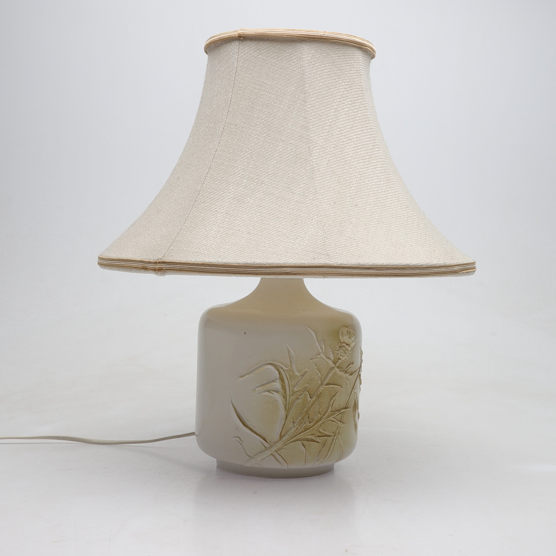 BORDSLAMPA, keramik, reliefdekor, 19/2000-tal.