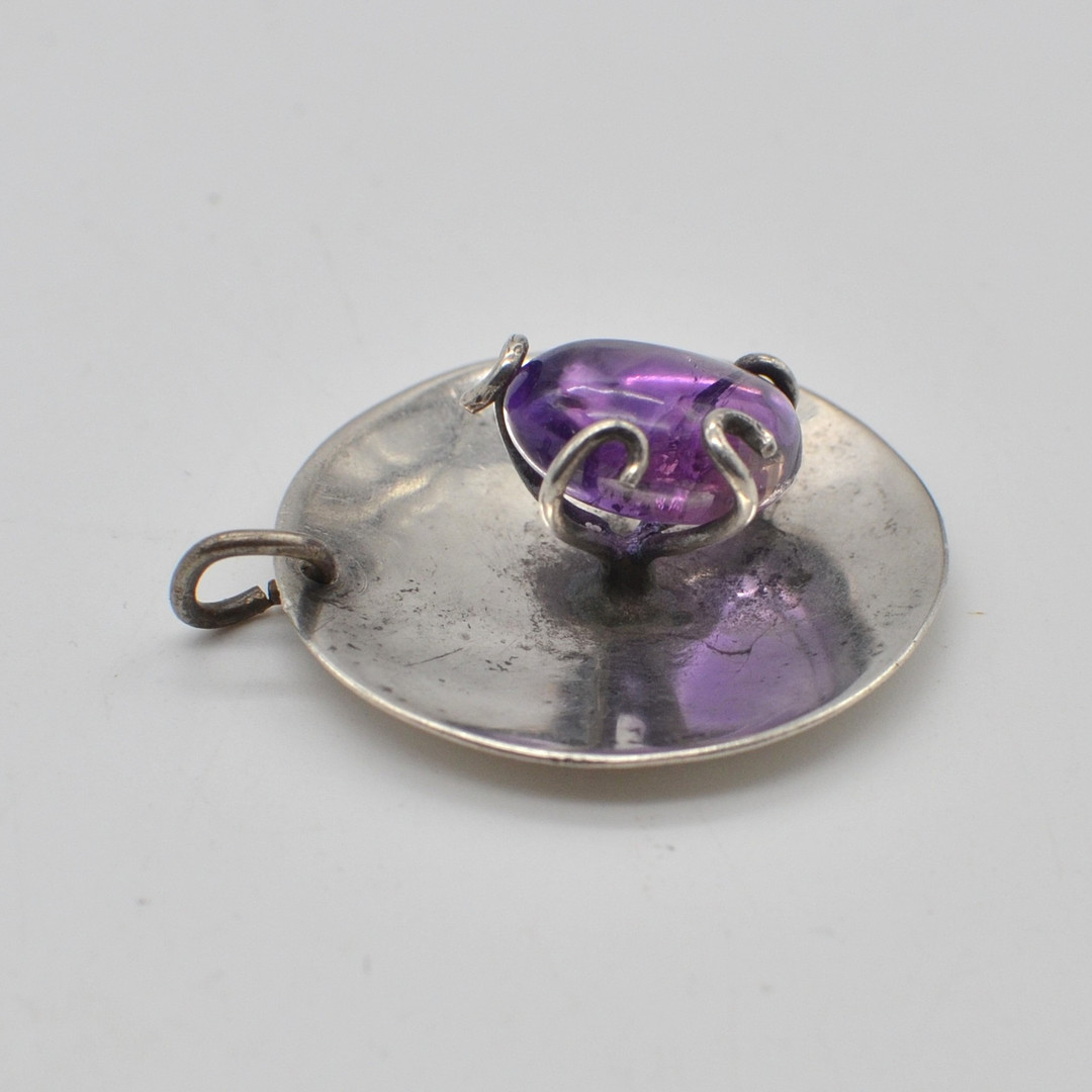 FARFAN DESIGNERANHÄNGER MIT AMETHYST, STERLINGSILBER, MEXICO, UM 1950.