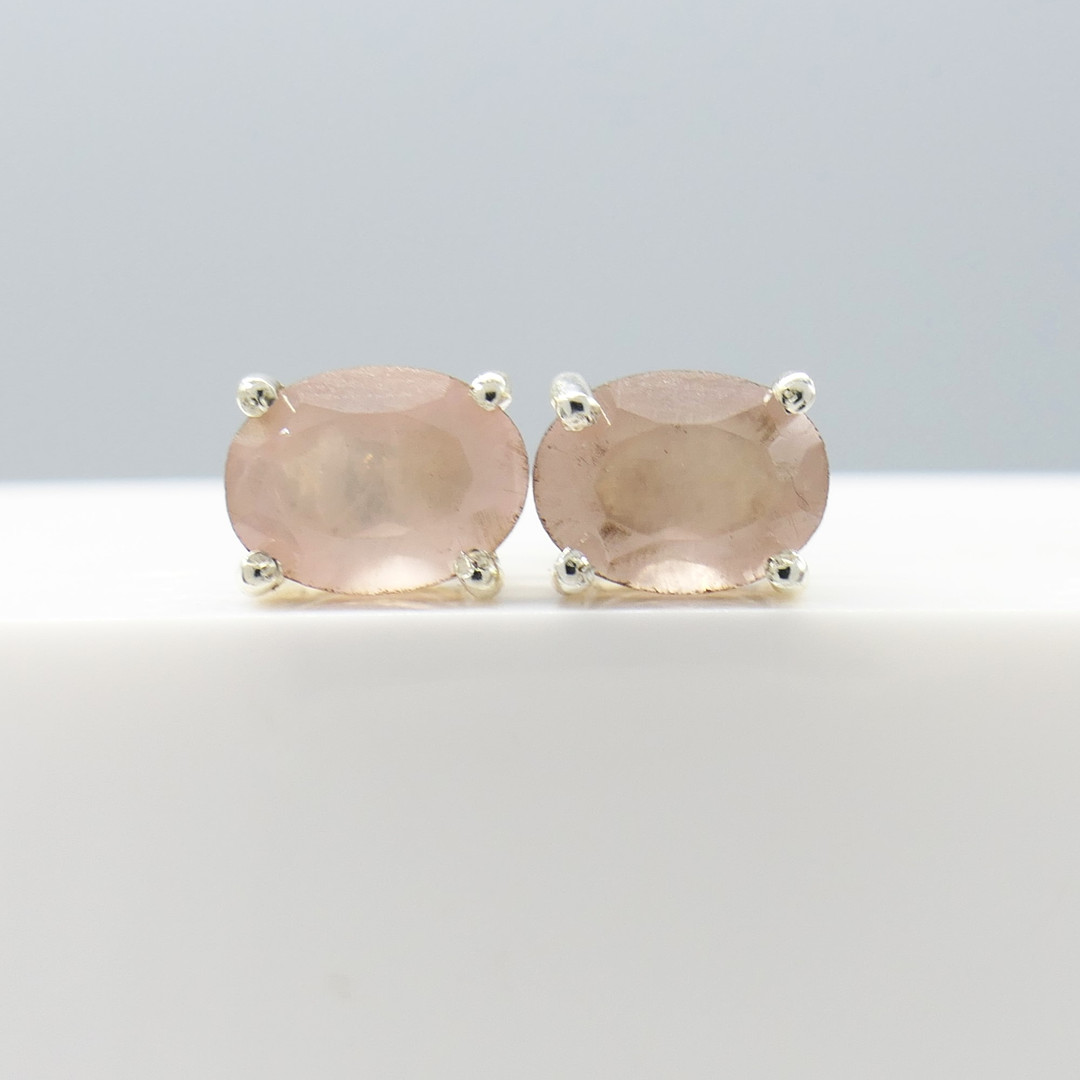 ROSE QUARTZ silver studs.