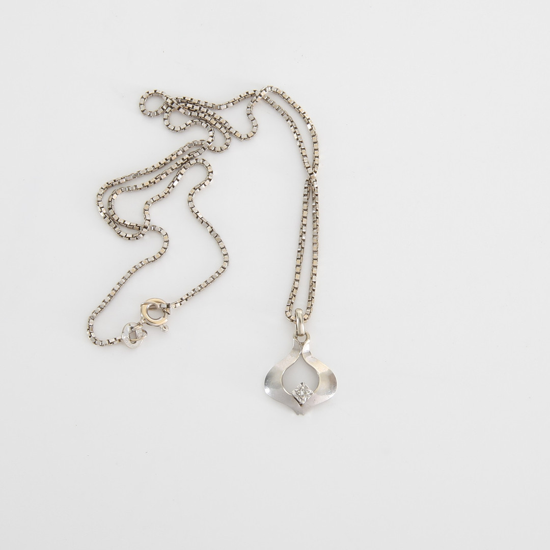 HALSBAND MED BRILJANTHÄNGE, 18K vitguld.