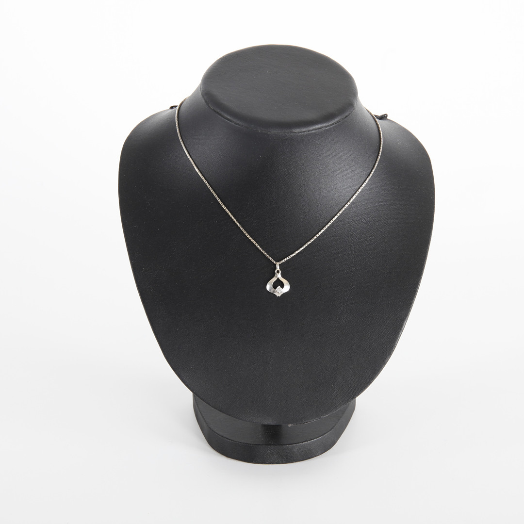 HALSBAND MED BRILJANTHÄNGE, 18K vitguld.
